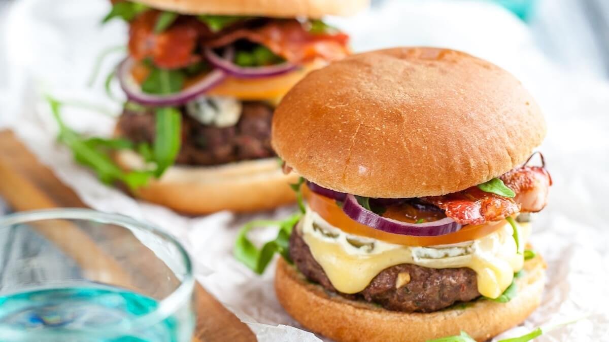 healthy-homemade-hamburgers-family-meal