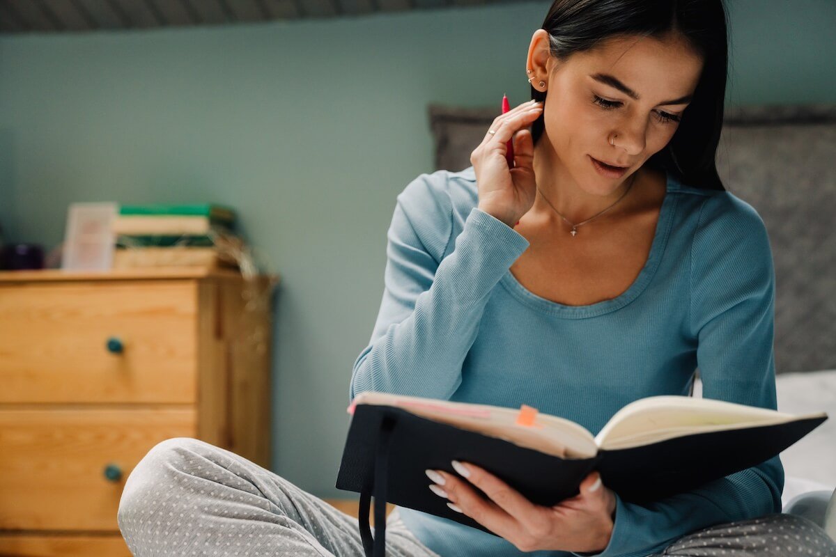 woman nightly devotional routine