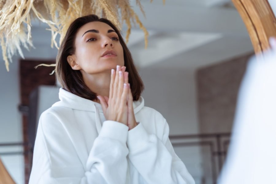 Woman dealing with self-condemning thoughts while praying.