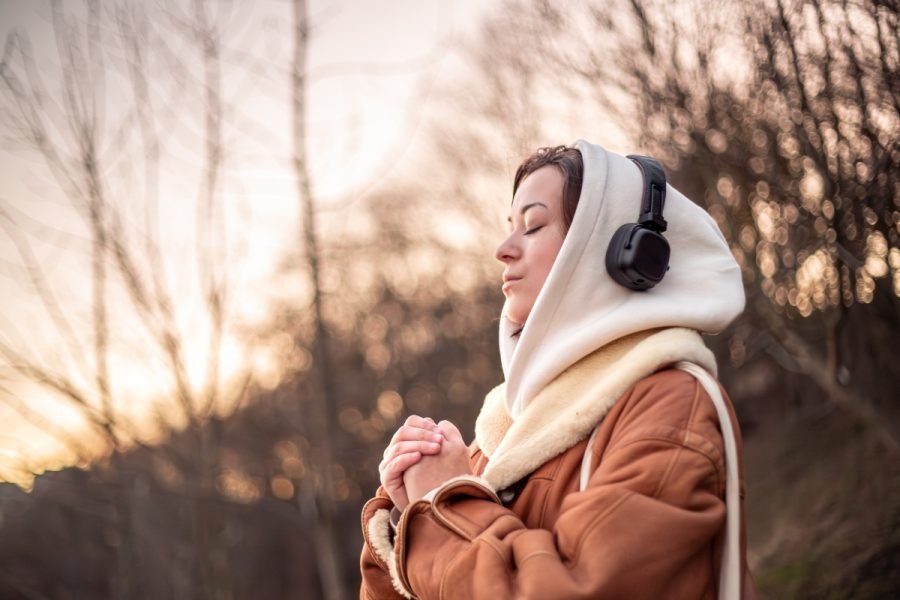 Young beautiful woman praying in nature. Christianity concept. High quality photo. Prayer, faith, Christianity, religion. Copy space. A woman with her eyes closed. SSUCv3H4sIAAAAAAAAA41Py46DMAz8F59BCgpaHr9S7SEPl1oFUiWm1Qrl39ehVHvdnGY88cx4B/IwglZ2aLxWtb/6oW4avNZ2UKZ2Xdtir3v35TxU4A0jjI3WvVat6hrdtYOSV4E1iRyMO9A8b4mjYQorjKJEXD3GA6InDpHMLCxXkNjwljDJmjAn3pOoB//4XfYyl4ISnjZbQK7+OfuuwEy4up/in0uRGc0RdxHp/mKMy5kd+FYqFviI5Gidzk5ySljeeA1cdo8EDu5O/lx+n3EjmcaSBdtjDsajP+XNLsT8oRGfhK+/3znnX7LfvsWEAQAA